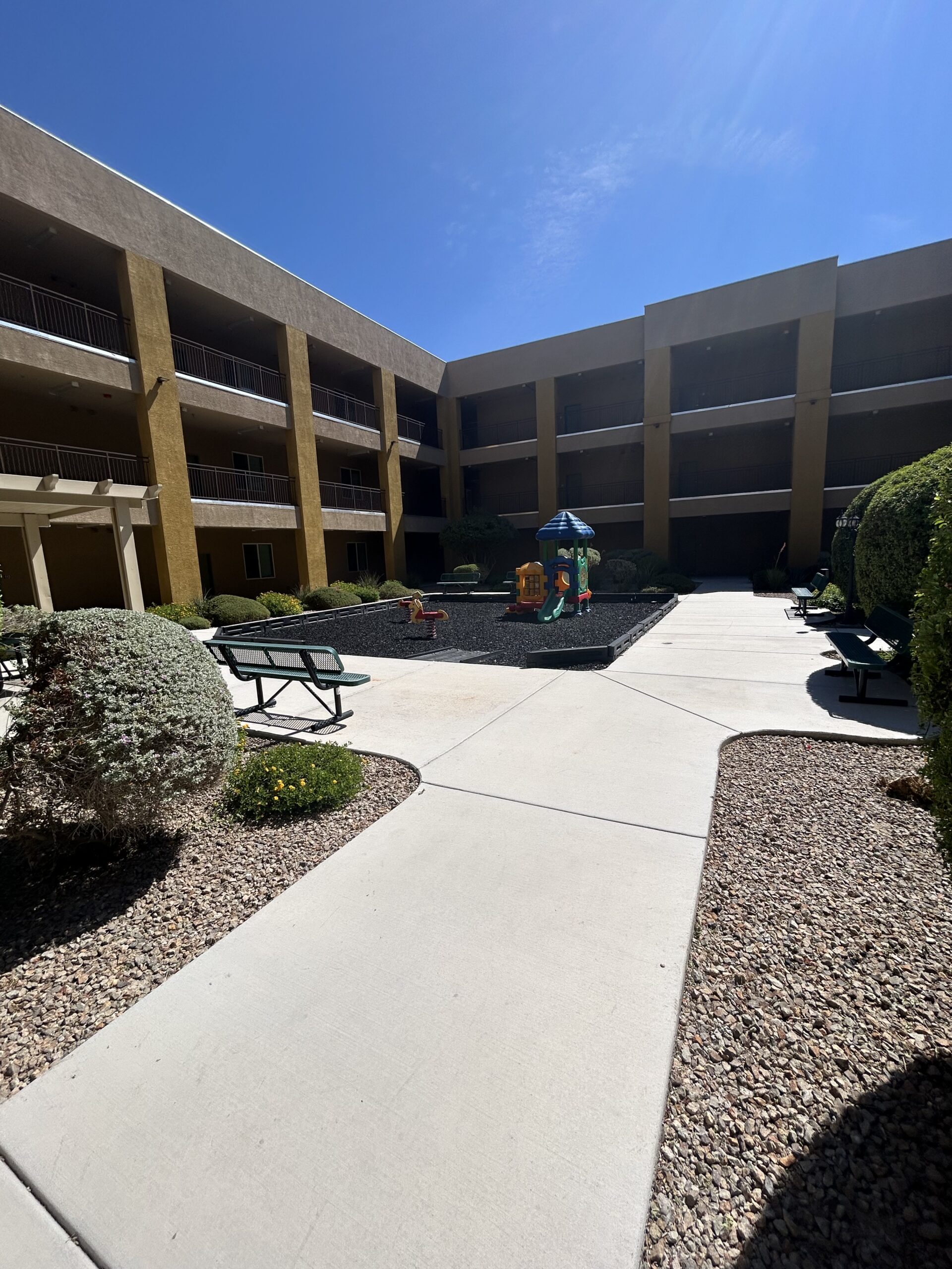 Donna Louise Apartments — photo 1