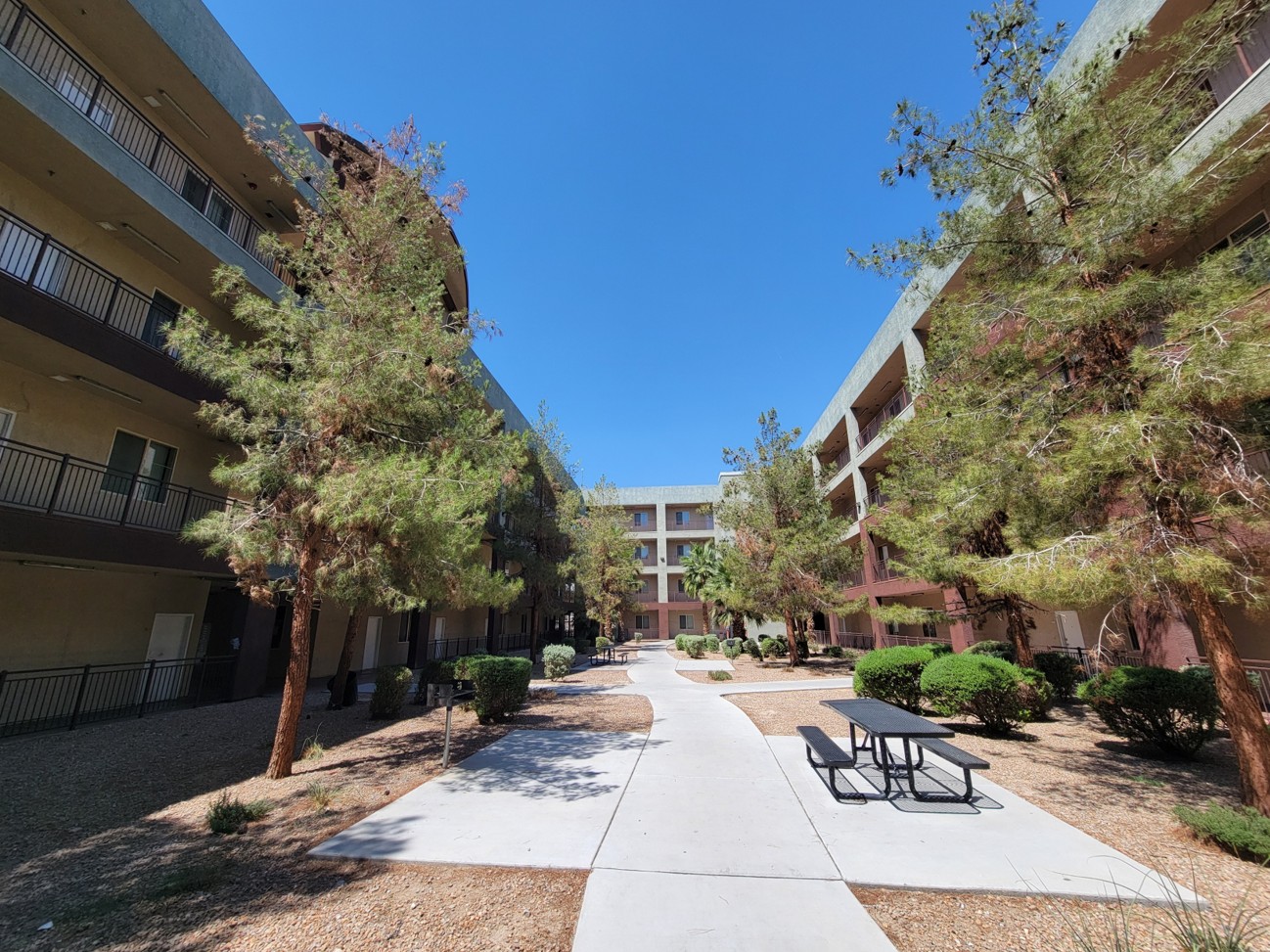 Sarann Knight Apartments — photo 2