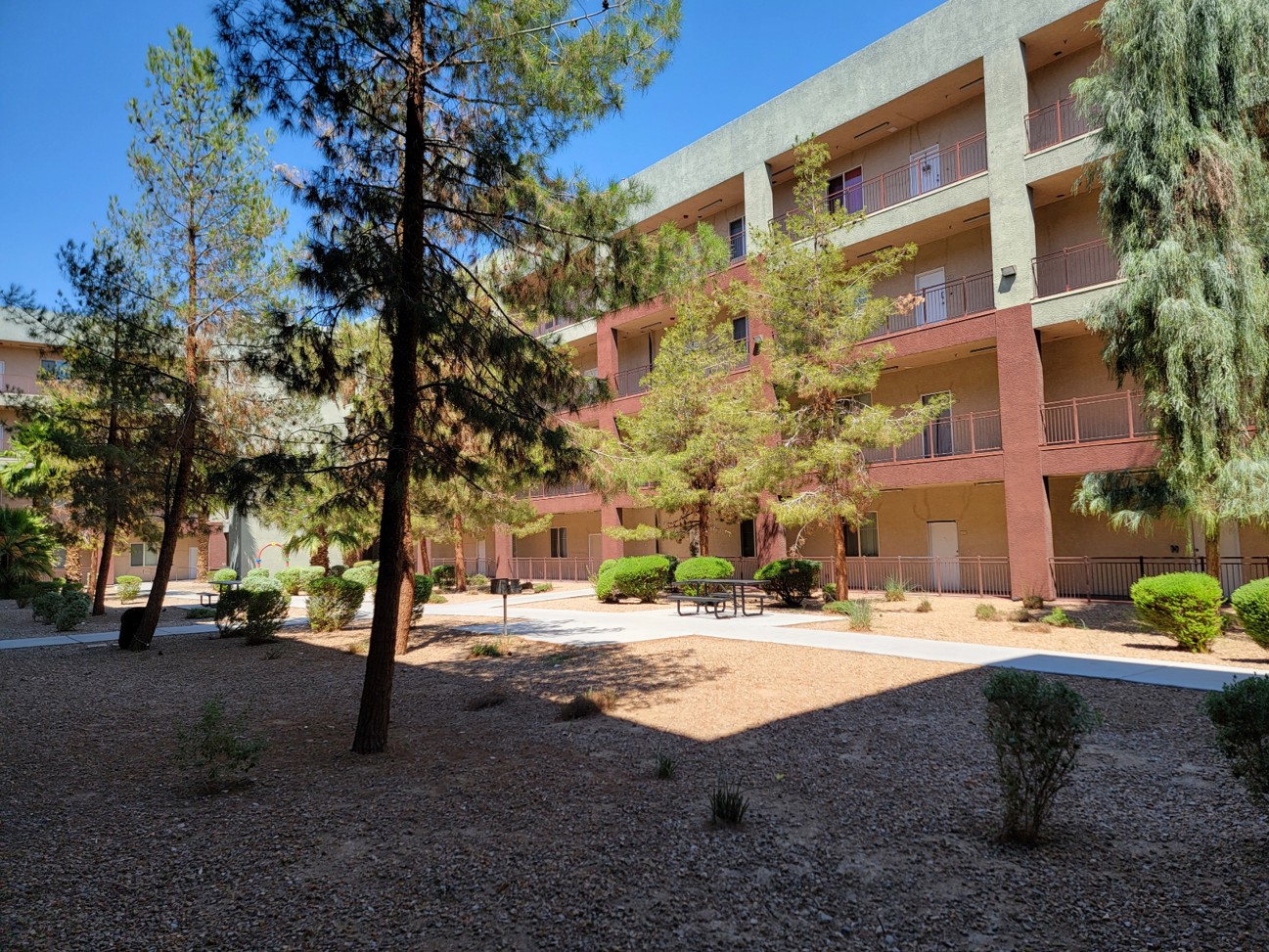 Sarann Knight Apartments — photo 3